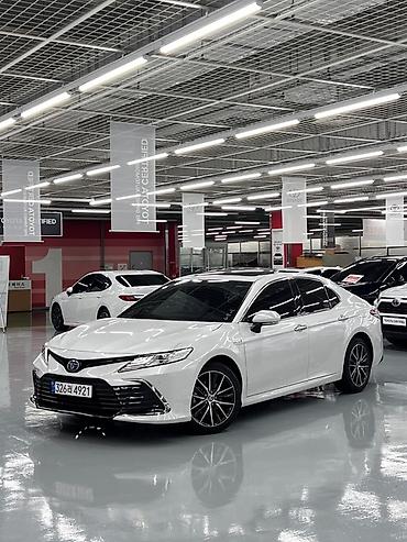 Toyota Camry: 2023 г., 2.5 л, Автомат, Гибрид, Седан