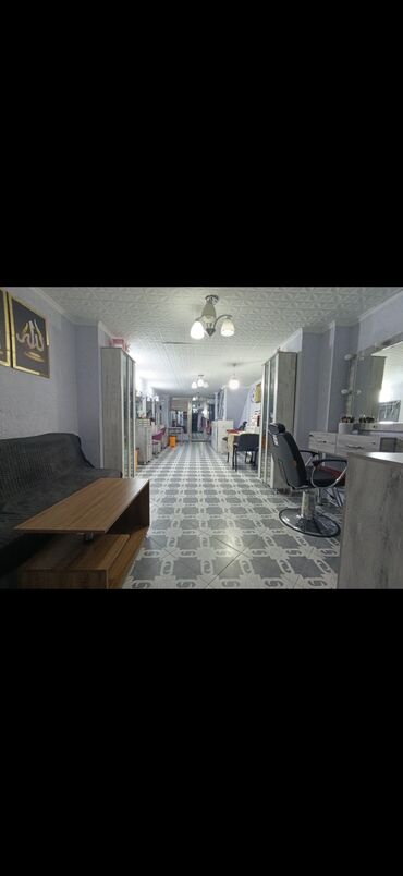 Digər kommersiya daşınmaz əmlakı: Gözəllik salonu əşyalar daxil hər şeyi ilə arendaya verilir. Ətraflı — 19