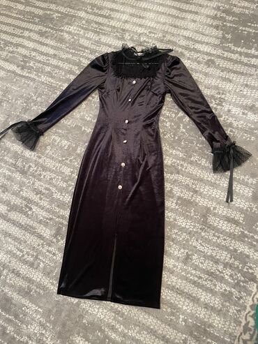 длинное черное платье: Вечернее платье, Длинная модель, С рукавами