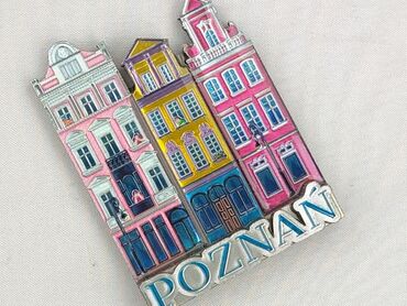 Dom i ogród: Magnes turystyczny przedstawiający trzy kamienice w pastelowych