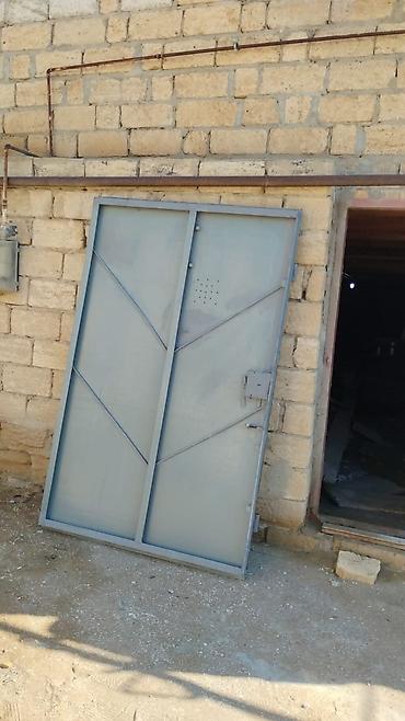 Ev və bağ: Salam hər vaxtınız xeyir. Qaraj qapısıdır əla vəziyyətdədir. 400kg — 1