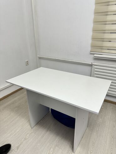 Маникюрные столы: Кухонный стол. Стол и 4 стульчика. Идеальное качество, без царапин