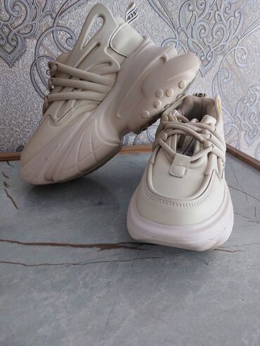 Women's Sneakers and athletic shoes: Размер: 36, Б/у