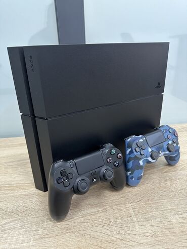 PS4 (Sony PlayStation 4): Продаю прошитую Sony PlayStation 4, 500 гб. Приставка привозная в