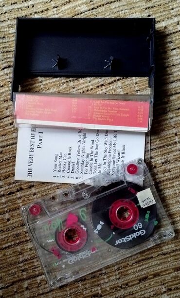 Kasete, CD i DVD: 4 originalne kasete Elton John (Very Best + Reg Strikes Back) — 4