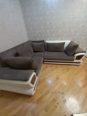 Kreslolar: Künc divan 300 azn. açılır bazalı deyil. ölçüsü 1,50 nin. 2,50 yə