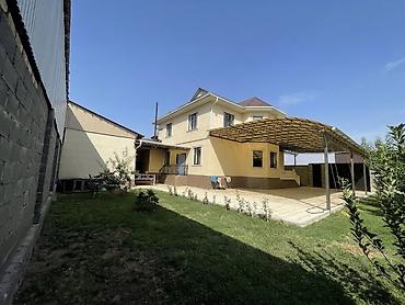 купит частный дом: Продаётся просторный двухэтажный дом с благоустроенным двором. - — 1