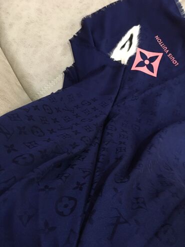 Baş geyimləri: Brend şərflərin və yaylıqların replikası, qiymətlər 25 manatdan — 9