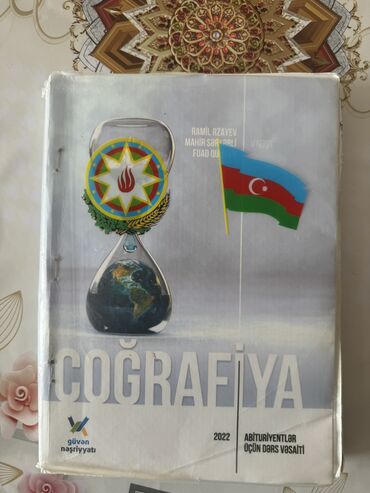 rus dilinden azerbaycan diline tercume kitabı: Coğrafiya Güvən kitabı.İşlənib içində dərslərə aid bəzi qeydlər var 2