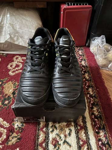 джорданы женские: Эркектердин кроссовкасы, 40, Air Jordan, Жаңы, түсү - Кара, Өзү алып кетүү