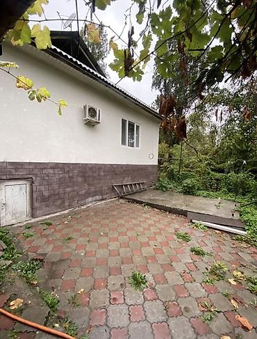 Продажа коттеджей и домов: Продаётся дом с благоустроенным двором. Основные характеристики: - — 4