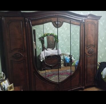 iwlenmiw qaplar: İşlənmiş, Açılan, Düz dolab, Qarderob, paltar dolabı