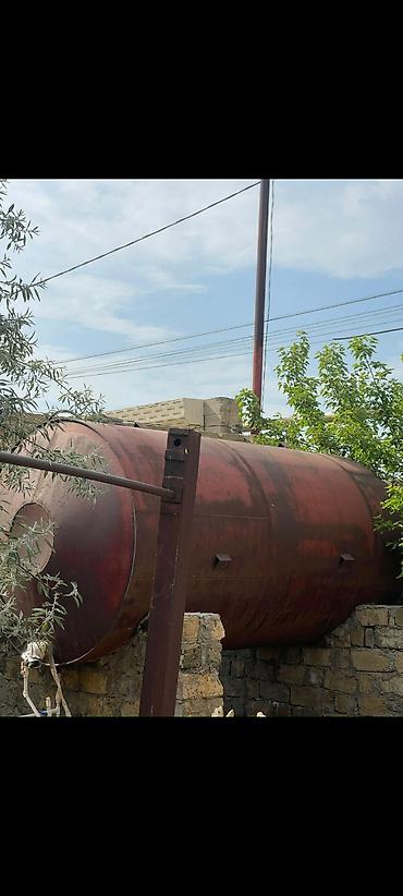 Baklar və çənlər: 20 tonluq metal yanacaq/su çəni - Həcm: 20 ton - Ölçülər: - Uzunluq — 1