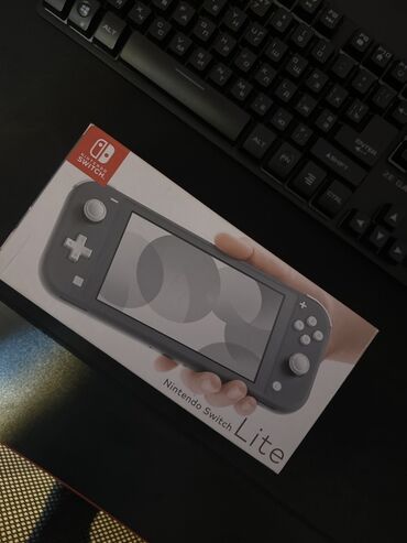 oyun konsolu ucuz: Nintendo Switch Lite, yüngül və daşına bilən oyun konsolu. Kompakt
