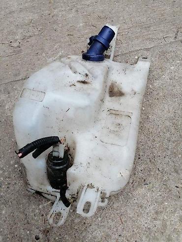 Auto ulja i tečnosti: Alfa Romeo GT posuda za brisace sa motorom. Originalni polovni delovi — 1