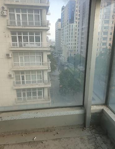Kommersiya daşınmaz əmlakı: Satılır: iki səviyyəli geniş ofis/kommersiya sahəsi - Planlaşdırma: 2 — 6