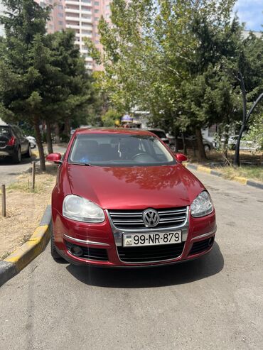 Volkswagen Jetta: 1.6 l | 2010 il Sedan