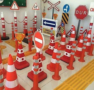 Reklam lövhələri: Təhlükəsizlik nişanları Şəhər: Bakı Məhsul kateqoriyası: Yol hərəkəti — 3