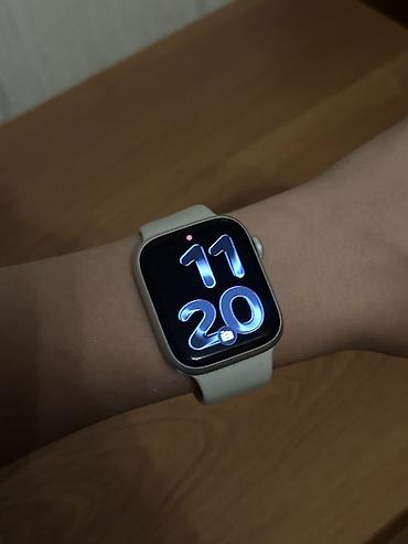 apple whatch 3: Apple Watch 8 series 46 mm – kvadrat ekranlı, açıq rəngli silikon — 2