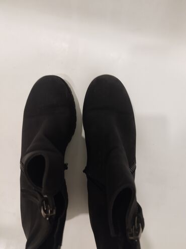 Botinka və botilyonlar: Guess, Ölçü: 37.5, rəng - Qara, İşlənmiş -da lalafo.az — 10 Botinka və botilyonlar: Guess, Ölçü: 37.5, rəng - Qara, İşlənmiş — 10