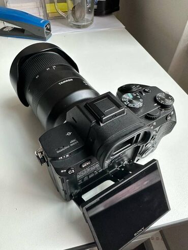 ucuz fotoaparat satisi: Sony a7 III SATILIR AZ İŞIƏNİLİB YEP - YENİDİR TAMRON 28-75 F2.8 Di
