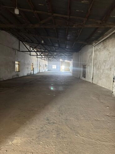 Sex, zavod və fabriklər: İcarəyə verilir: geniş istehsalat/anki depo sahəsi - Geniş giriş — 3