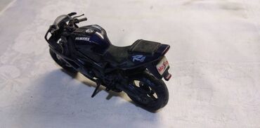 Ostali predmeti za umetnost i kolekcionarstvo: Motori 1:18,ocuvani cena za kom — 13