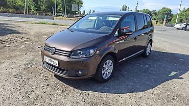 Транспорт: Volkswagen Touran: 2018 г., 1.6 л, Механика, Бензин, Минивэн — 1