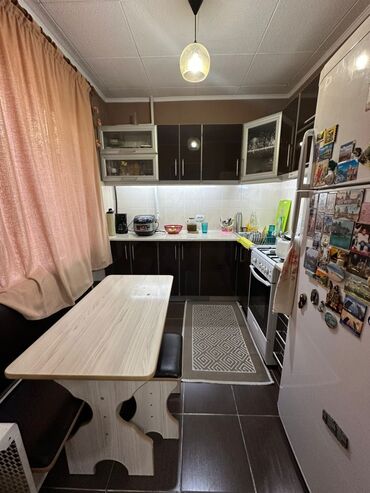 квартира с панорамными окнами: 3 комнаты, 58 м², 104 серия, 1 этаж, Косметический ремонт