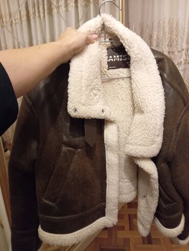 Kurtkalar: Qadın üst geyimləri paketi 1) Qara–ağ süni kürk gödəkçə - Arxa hissə — 7