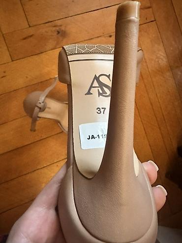 sendel: Adiller Shoes brendinin qadın ayaqqabısı Bu ayaqqabı Türkiyədən — 1