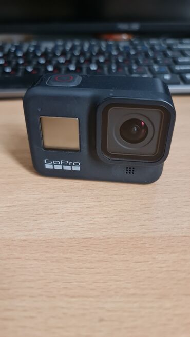 Видеокамеры: Продаю GoPro 8. В подарок флешка 128 Gb. Работала мало. Комплектация