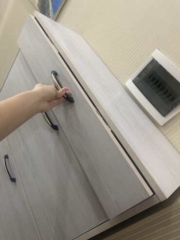 Dolablar: İşlənmiş, Açılan, 4 qapılı Düz dolab, Ayaqqabı dolabı, Azərbaycan