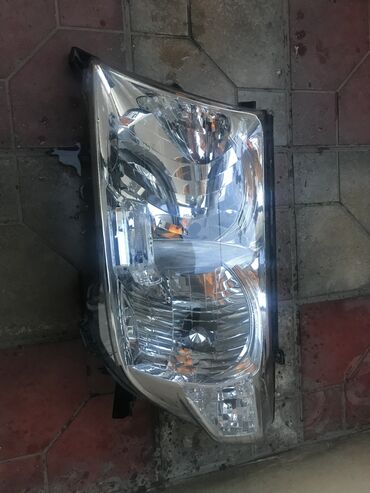 Lampalar: Sol, Yaxın və uzaq vuran işıqlar Toyota, 2011 il, Yaponiya, İşlənmiş