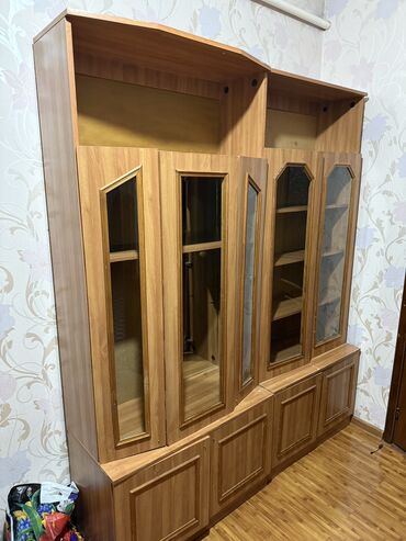 шкаф для вещей с полками: Кухонный гарнитур, Б/у, цвет - Коричневый, Дерево, Самовывоз