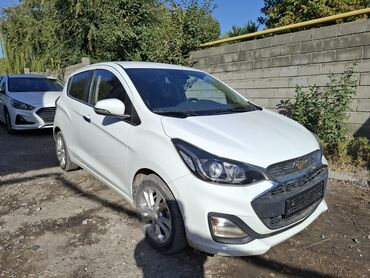 где взять авто в рассрочку: Chevrolet Spark: 2018 г., 1 л, Автомат, Бензин, Хетчбек