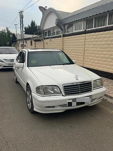 Mercedes-Benz C-Class: 2.3 l | 1998 il Sedan