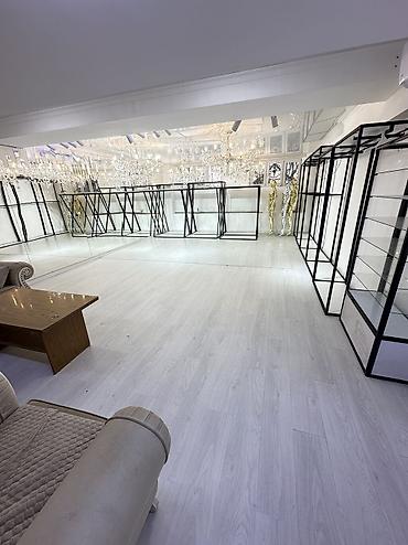 Продажа помещений свободного назначения: Продаётся коммерческое помещение в районе «Золотой квадрат» Площадь — 3