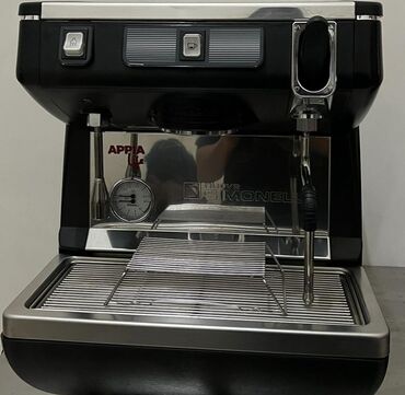 ət çəkən masin: Qəhvə maşını Nuova simonelli, Borulu, Su qabı ilə, İşlənmiş