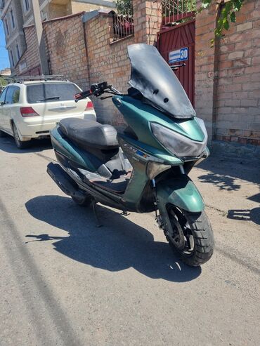 электро мотороллер с кузовом: Макси скутер Yamaha, 150 куб. см, Бензин, Колдонулган