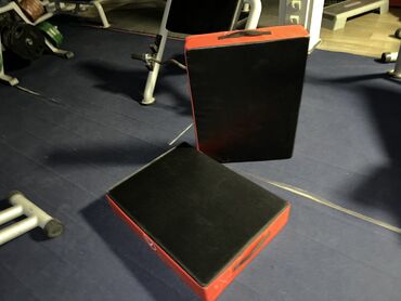 racunarstvo i informatika za 2 razred gimnazije: Crash Pads su specijalno dizajnirane podloge namenjene zaštiti poda i