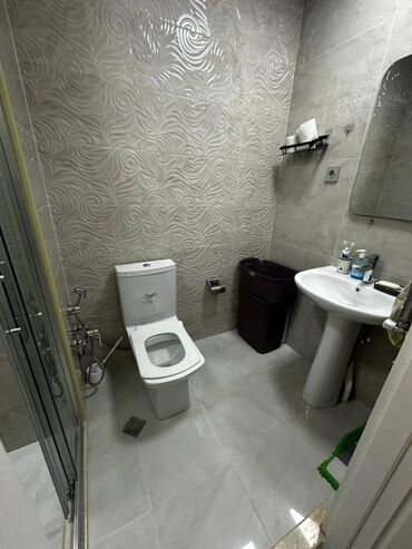 Uzunmüddətli kirayə mənzillər: Yeni Günəşli, D massivi, xəzər inşaat 2 də,16 mərtəbəli binanın 8 ci — 20