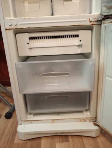 4 qapılı soyuducu: İşlənmiş 2 qapılı Indesit Soyuducu Satılır, rəng - Ağ