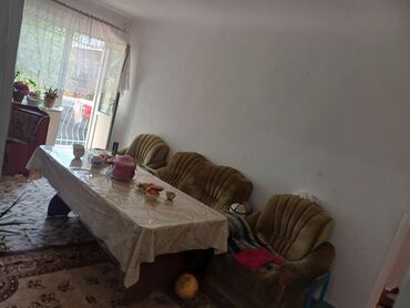 квартира берилет мкр кок жар: 3 комнаты, 55 м², Индивидуалка, 2 этаж, Косметический ремонт