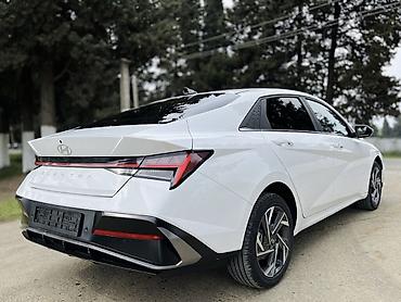16 tekerler: Hyundai Elantra – ağ rəngli, müasir dizaynlı sedan - Xarici görünüş — 3