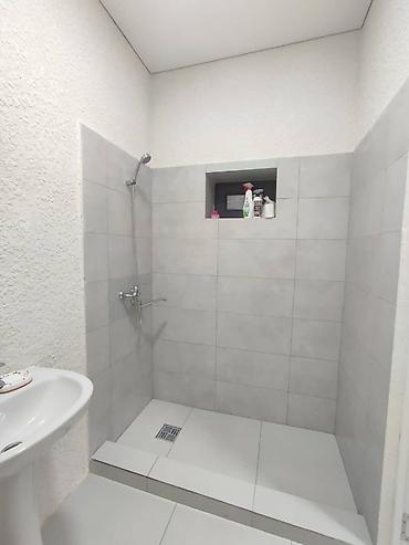 Аренда помещений свободного назначения: Сдаётся коммерческое помещение и участок (9.6 соток) в с. Кунтуу на — 7