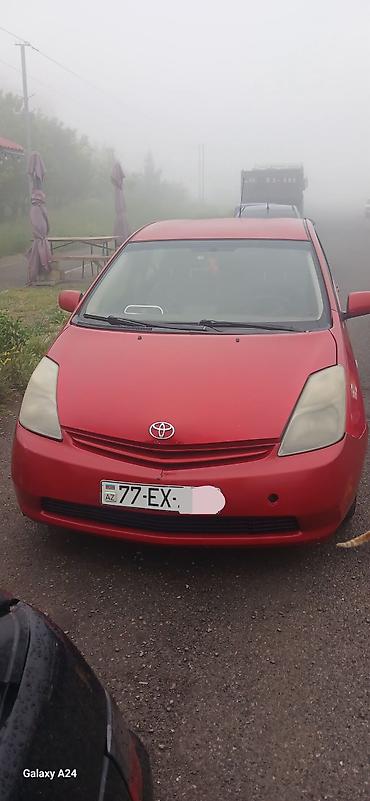 pirus disk: Toyota Prius (2-ci nəsil) – qırmızı rəngdə hibrid hetçbek. Salam — 1
