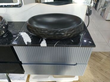 dam örtükleri: Müasir vann otağı üçün quraşdırılan üstdən qoyma qab-lavabo və şkaf