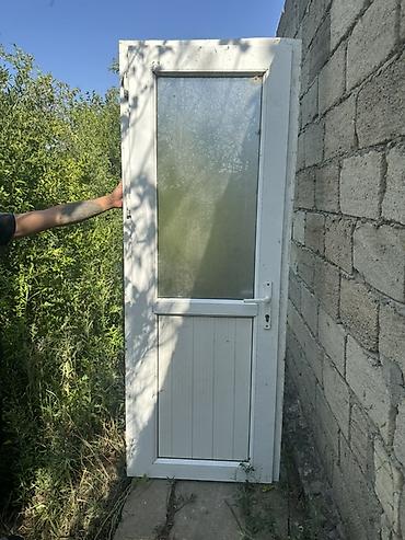 qapi ve pencere: Plastik qapı satılır. Ağ rəngli PVC konstruksiyalı qapıdır. Qapının — 1
