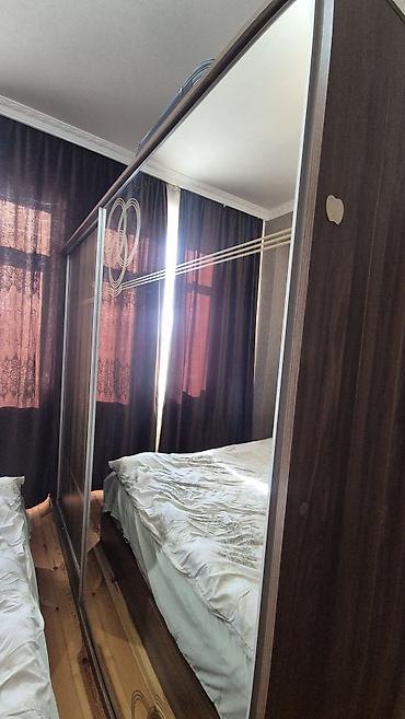 Saloğlu mebelGeniş güzgülü sürgülü qapılı dolab - Material: tünd ağac